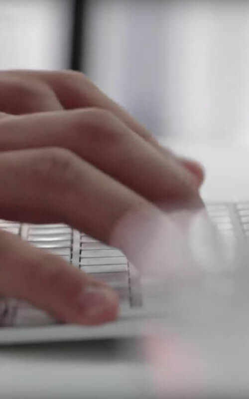 a person is typing on a computer keyboard while experiencing hidradenitis suppurativa flare-ups.